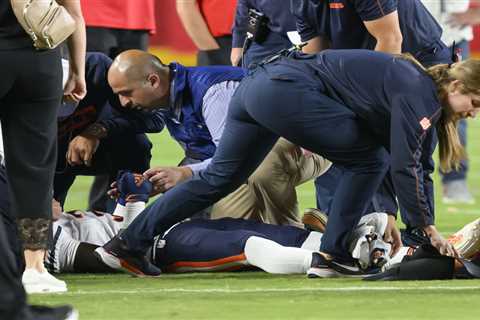 Chicago Bears’ Douglas Coleman III  carted off field on stretcher in scary scene