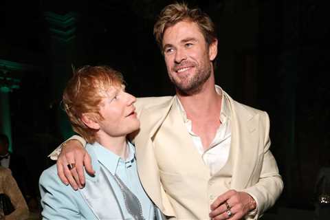 Ed Sheeran and Chris Hemsworth Play ‘Thinking Out Loud’ Together in Bucharest