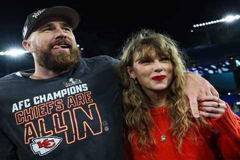 Taylor Swift celebrates Chiefs season-opener with thigh-high red boots