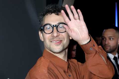 Jack Antonoff Jokes He’s ‘Mortified’ He Used Earplugs at the 2024 VMAs Following Backlash