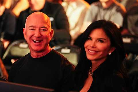 Jeff Bezos, Lauren Sánchez Hit Up UFC 306 At Las Vegas Sphere