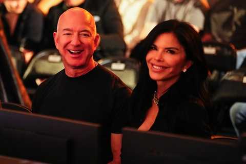 Jeff Bezos, Lauren Sánchez Hit Up UFC 306 At Las Vegas Sphere