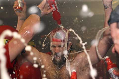 Phillies Celebrate NL East Title With Shirtless Dance Party