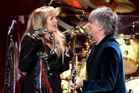 The Song Neil Finn Had to Drop From Fleetwood Mac's Set