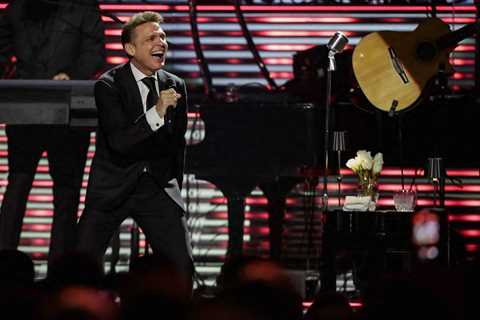 Luis Miguel to Wrap His 2024 Tour in Mexico City