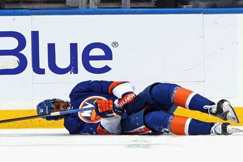 Anthony Duclair exits with apparent leg injury in Islanders scare