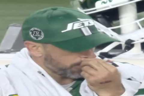 NBC cameras catch Aaron Rodgers in gross sideline act during Jets loss on ‘SNF’