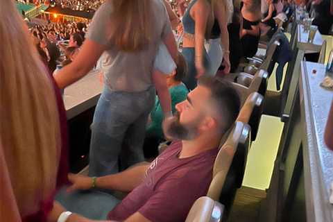 Jason Kelce shows Travis evidence to refute ‘sleeping’ photo at Taylor Swift concert