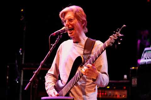 Grateful Dead Co-Founding Bassist Phil Lesh Has Died