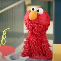 Elmo Has an Awkwardly Funny ‘Chicken Shop’ Playdate With Amelia Dimoldenberg