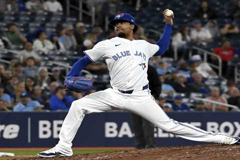 Mets sign veteran Genesis Cabrera to rebuilding bullpen