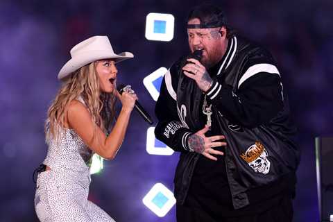 Jelly Roll Crashes Lainey Wilson’s Thanksgiving Cowboys Halftime Show