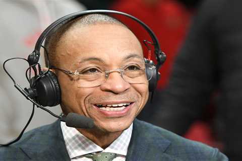 Gus Johnson bizarrely shades Michigan for Connor Stalions drama: ‘Didn’t cheat this time’