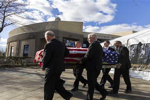 Lou Carnesecca’s funeral an homage to his multi-generational St. John’s legacy