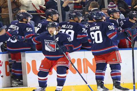 Rangers block out noise from wild day with strong win over Penguins