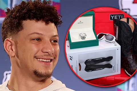 Patrick Mahomes Showers Teammates In Gifts, Rolexes & Lucchese Boots!