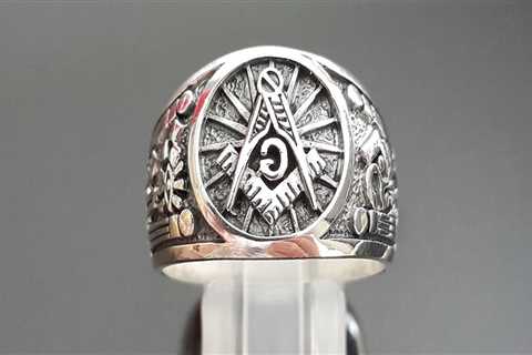 What are the Symbols on a Masonic Ring?