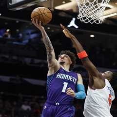 Knicks look lifeless again in concerning loss to woeful Hornets