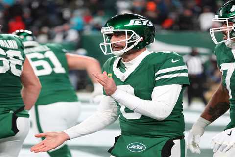 Aaron Rodgers’ free agency saga could take a Saints twist with Derek Carr surgery possible