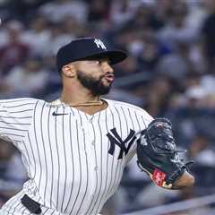 Devin Williams’ early struggles already raising big Yankees trade questions