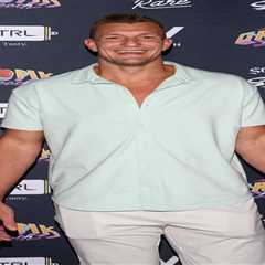 Rob Gronkowski jabs Bill Belichick over Jordon Hudson after calling romance a ‘distraction’
