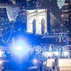 Mexican Navy Boat Crashes Into Brooklyn Bridge, on Video
