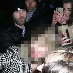 Guess Who the Singer Taking Selfies With Fans Is!