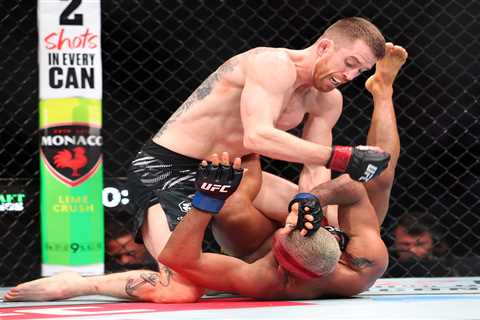 UFC Fight Night: Cory Sandhagen submits Deiveson Figueiredo due to injury