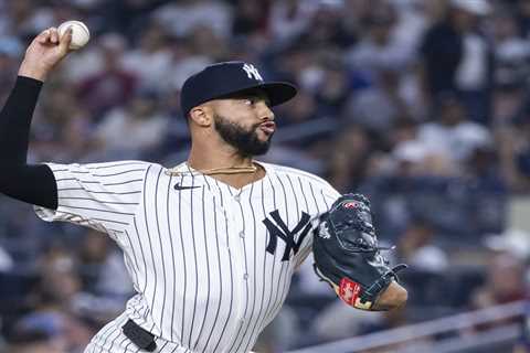 Devin Williams’ early struggles already raising big Yankees trade questions