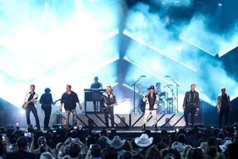 Rascal Flatts & Backstreet Boys Join Forces for ‘Larger Than Life’ ACM Awards-Closing Medley