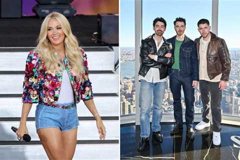Carrie Underwood & Joe Jonas Prove That These Lee Jeans Should Be In Your Rotation