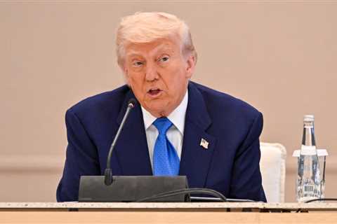 Donald Trump Can’t Seem to Stop Taunting Taylor Swift & Now Claims She’s ‘No Longer Hot’