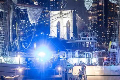Mexican Navy Boat Crashes Into Brooklyn Bridge, on Video
