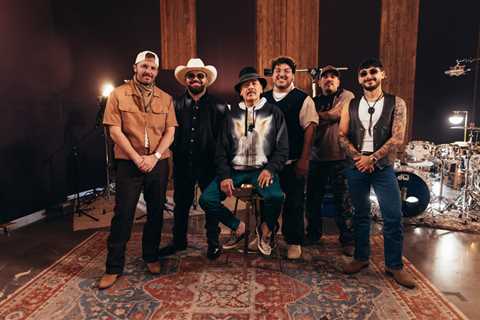 Santana Teams Up With Grupo Frontera for ‘Me Retiro’: ‘They Have So Much Joy and I Relate to That’
