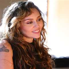 Miley Cyrus Knew She’d Win Her First Grammy When She Spotted Mariah Carey: ‘It Was an M.C. to an M..