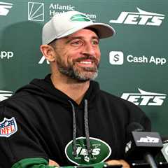 Aaron Rodgers fuels marriage rumors with sneaky ring appearance in Steelers contract photo