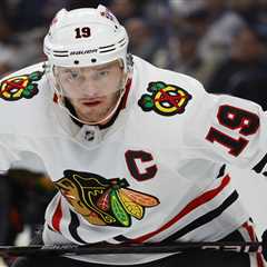 Jonathan Toews signing with hometown Jets after two-year NHL absence
