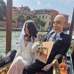 Mannequins of Jeff Bezos and Lauren Sánchez Float Through Venice Ahead of Billionaire's Wedding