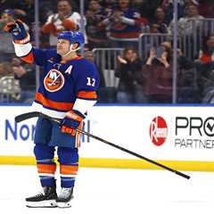 Islanders fan favorite Matt Martin retires — and immediately takes front-office job