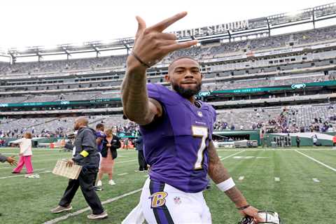 Ravens give Rashod Bateman $37 million extension after explosive wideout’s career-best season