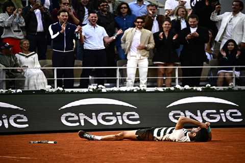 Carlos Alcaraz stuns Jannik Sinner to win French Open in comeback for the ages