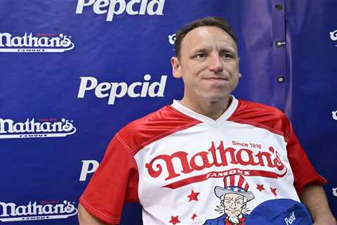 Joey Chestnut reveals his absurd goal for Nathan’s hot dog eating contest return
