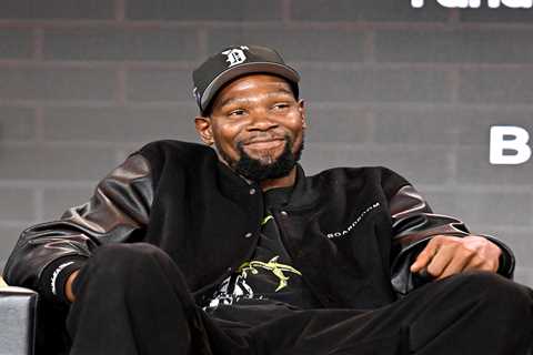 Kevin Durant-Rockets trade news breaks while he’s on stage at Fanatics Fest