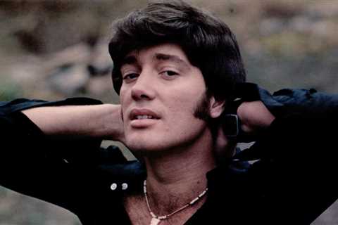 Country Singer Ronnie McDowell Rushed to Hospital After Onstage Medical Incident