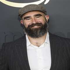 Jason Kelce posts ‘cheers’ to America on July 4th — and is immediately sacked by Trump-hating..