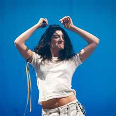 Lorde Bags First U.K. No. 1 Album With ‘Virgin’