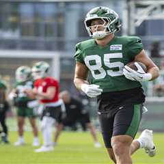 Mason Taylor, Justin Fields show off emerging connection at Jets camp
