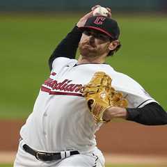 Blue Jays land Shane Bieber from Guardians before MLB trade deadline