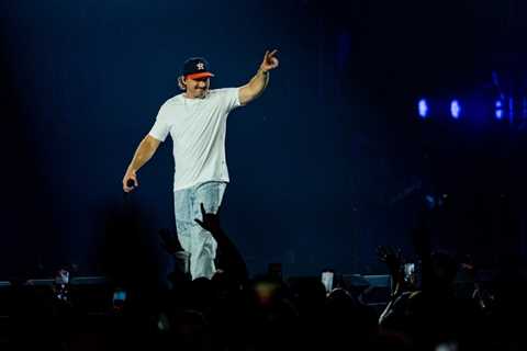 Morgan Wallen Notches Fourth Country Airplay No. 1 From ‘I’m the Problem’ With ‘Just in Case’