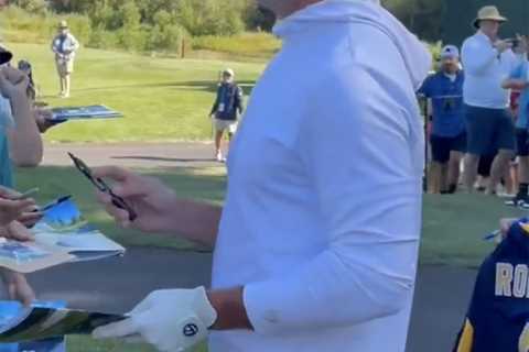 Aaron Rodgers won’t sign hat for ‘autograph hound’ in tense moment — ‘Can’t fool me’